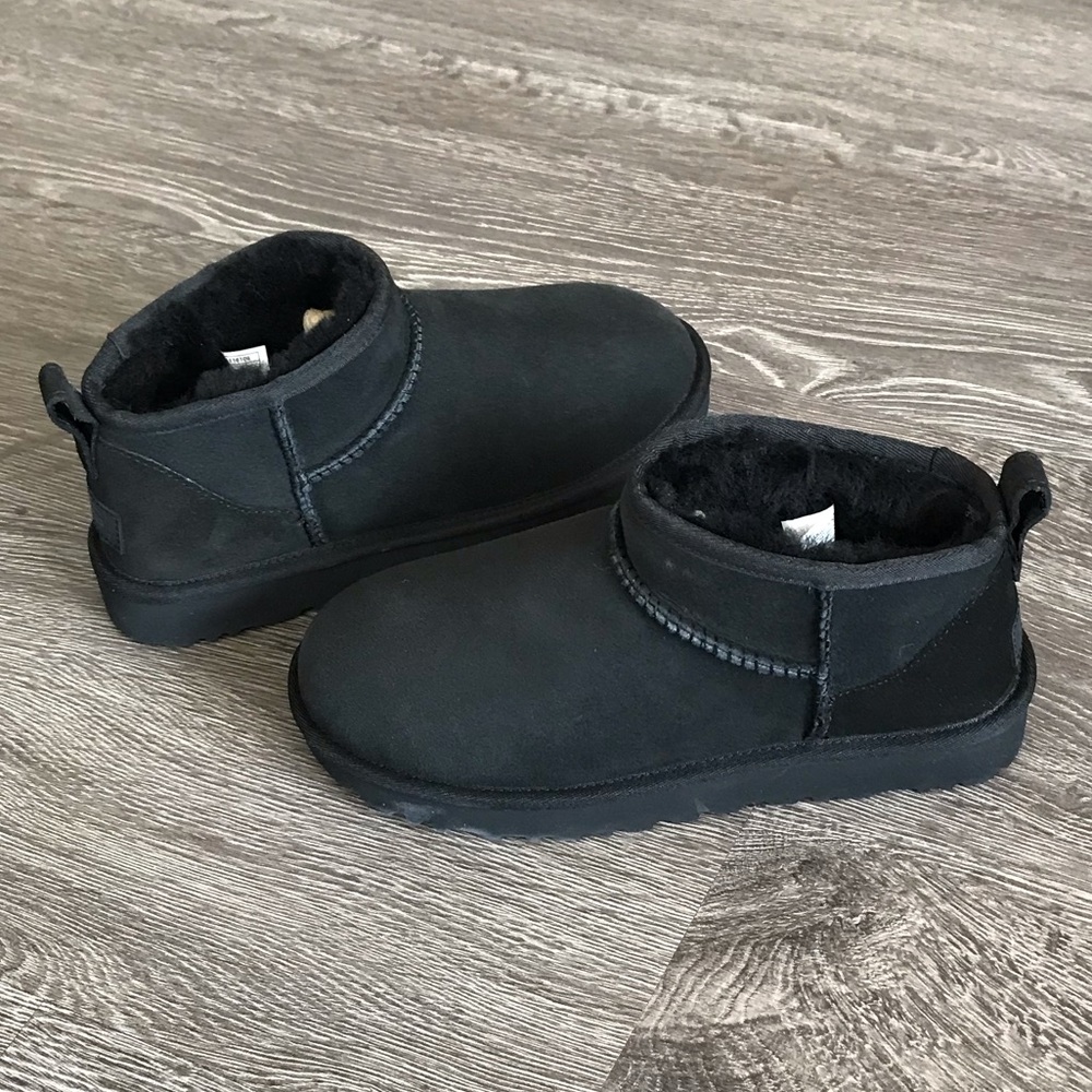 UGG MENS CLASSIC ULTRA MINI ANKLE BOOT